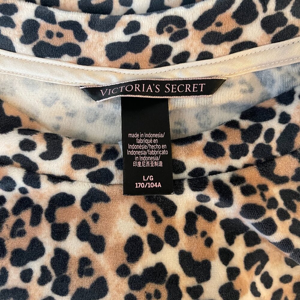 Victoria’s Secret Velour Sweatshirt Animal Print Pullover Sweater, Size Large - Picture 4 of 8